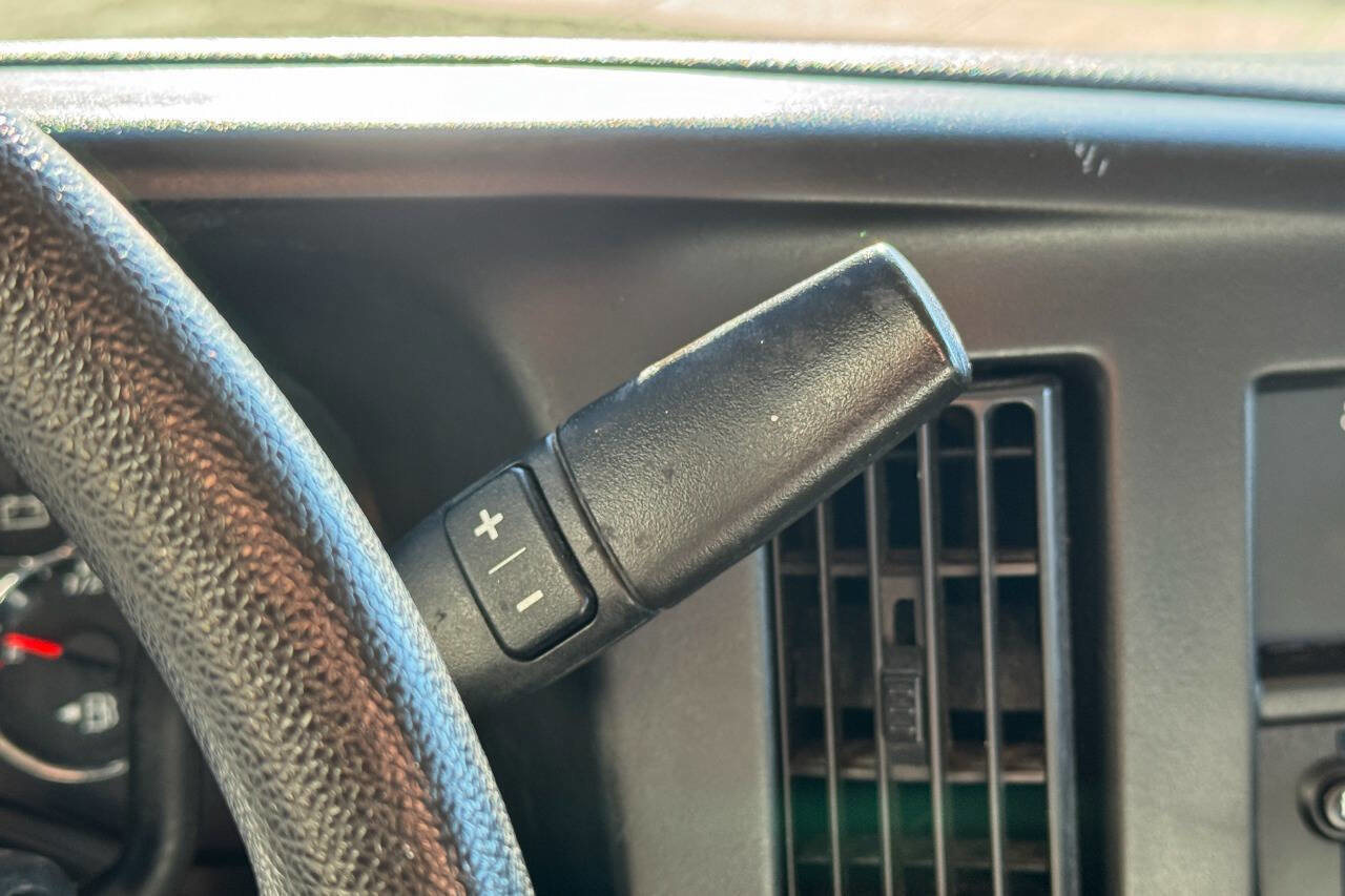 Used 2017 Chevrolet Express 2500 image 24