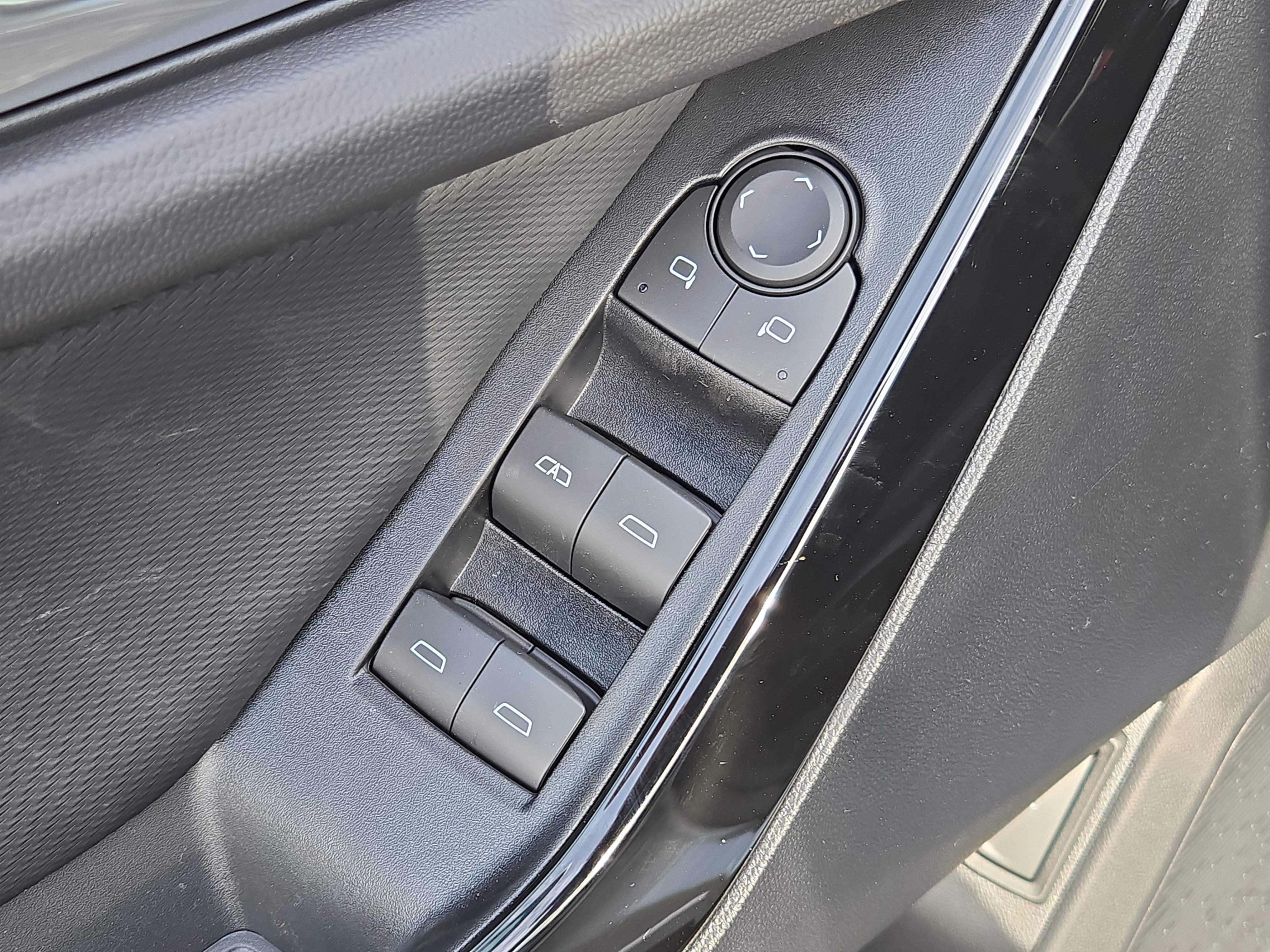 New 2026 Chevrolet Equinox LT image 19