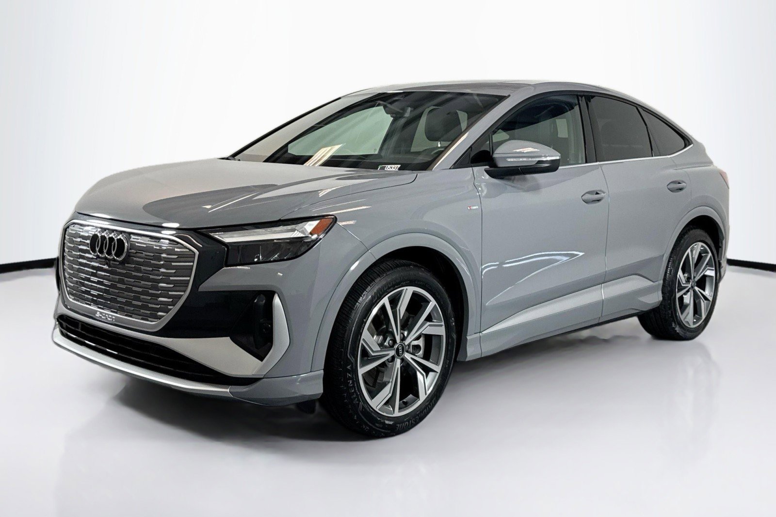 Used 2025 Audi Q4 e-tron Premium w/ Convenience Package image 1