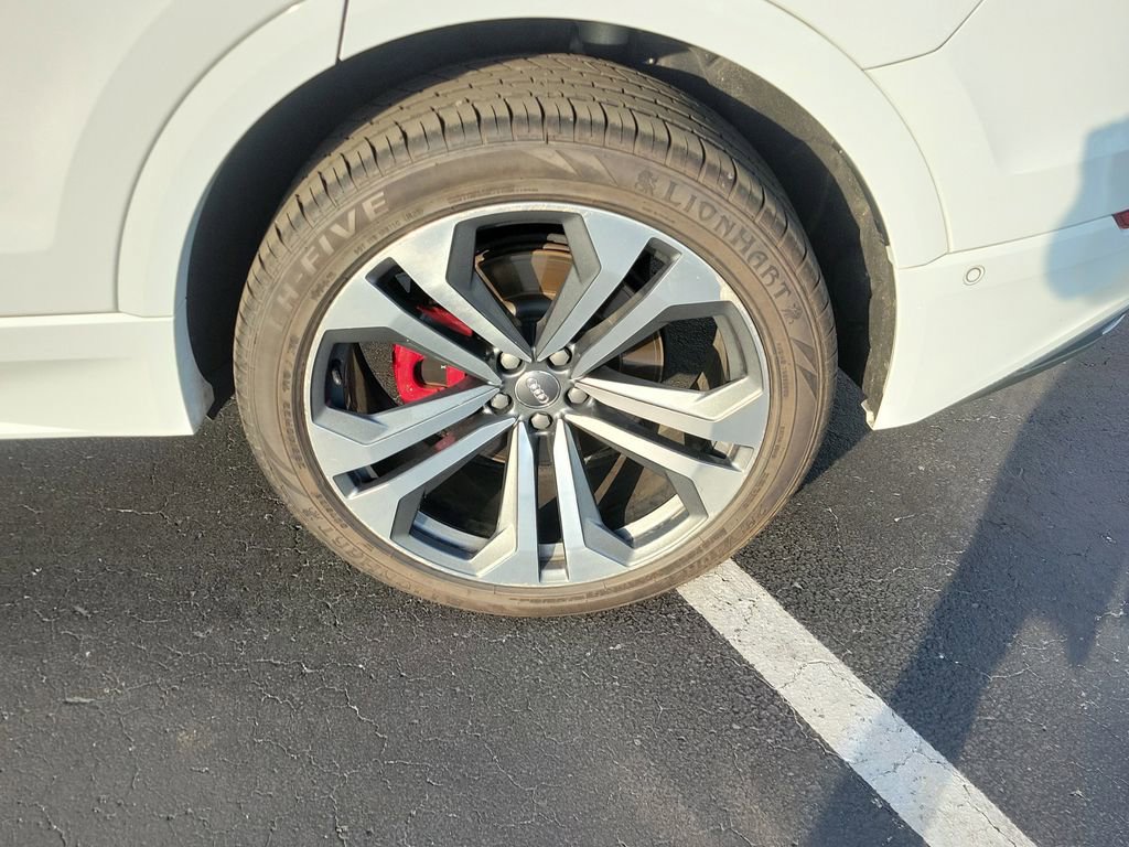 Used 2019 Audi Q8 Prestige image 5