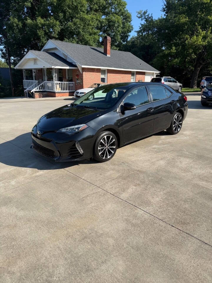 Used 2017 Toyota Corolla SE w/ Carpet Mat Package (TMS) FWD image 1
