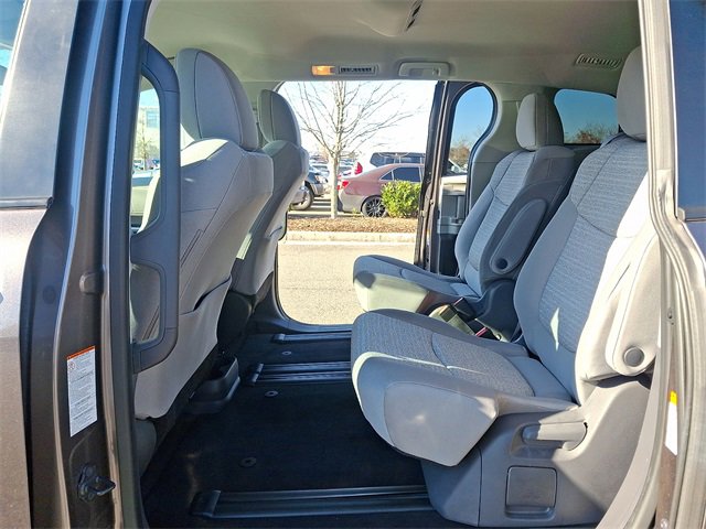 Used 2021 Toyota Sienna LE image 10