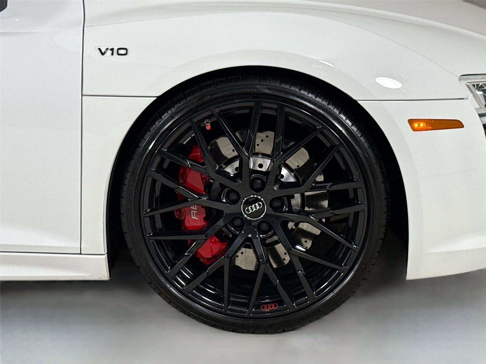 Used 2018 Audi R8 V10 w/ Premium Package image 38