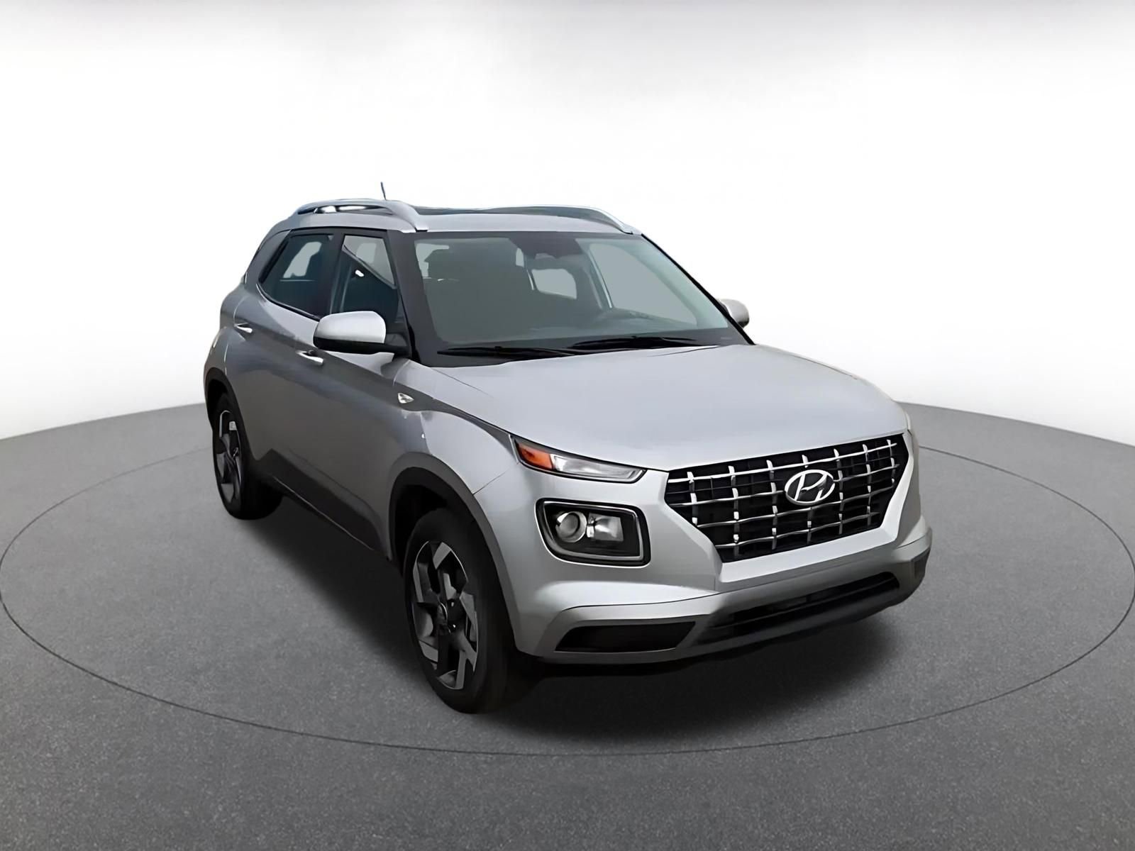Used 2025 Hyundai Venue SEL FWD image 3