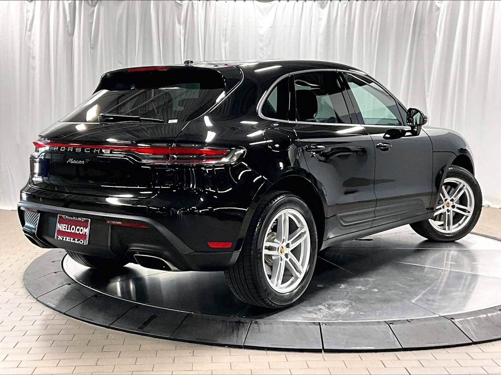 Used 2025 Porsche Macan w/ Premium Package Plus image 10