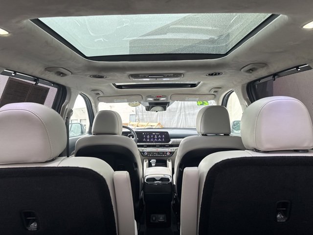 Used 2024 Kia Telluride SX Prestige w/ Towing Package image 32