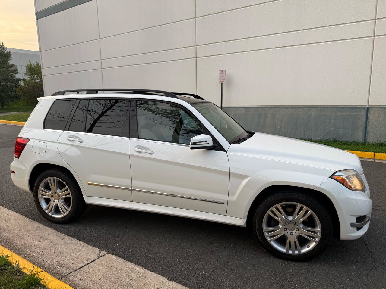 Used 2013 Mercedes-Benz GLK 350 4MATIC image 11