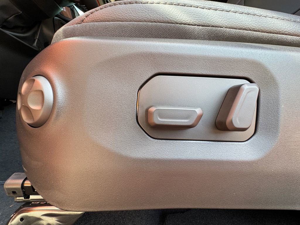 New 2025 Jeep Gladiator Sport image 13