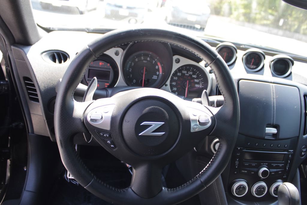 Used 2014 Nissan 370Z Touring RWD image 19