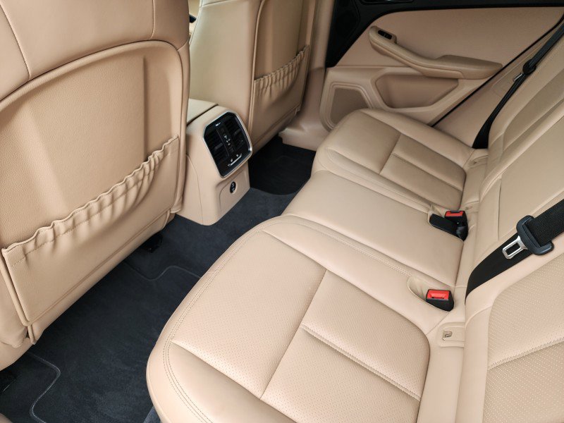 Used 2023 Porsche Macan image 10