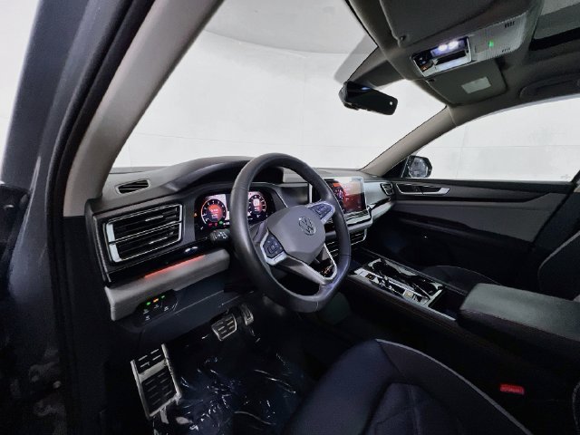 Used 2024 Volkswagen Atlas Peak Edition SEL AWD/4WD image 16