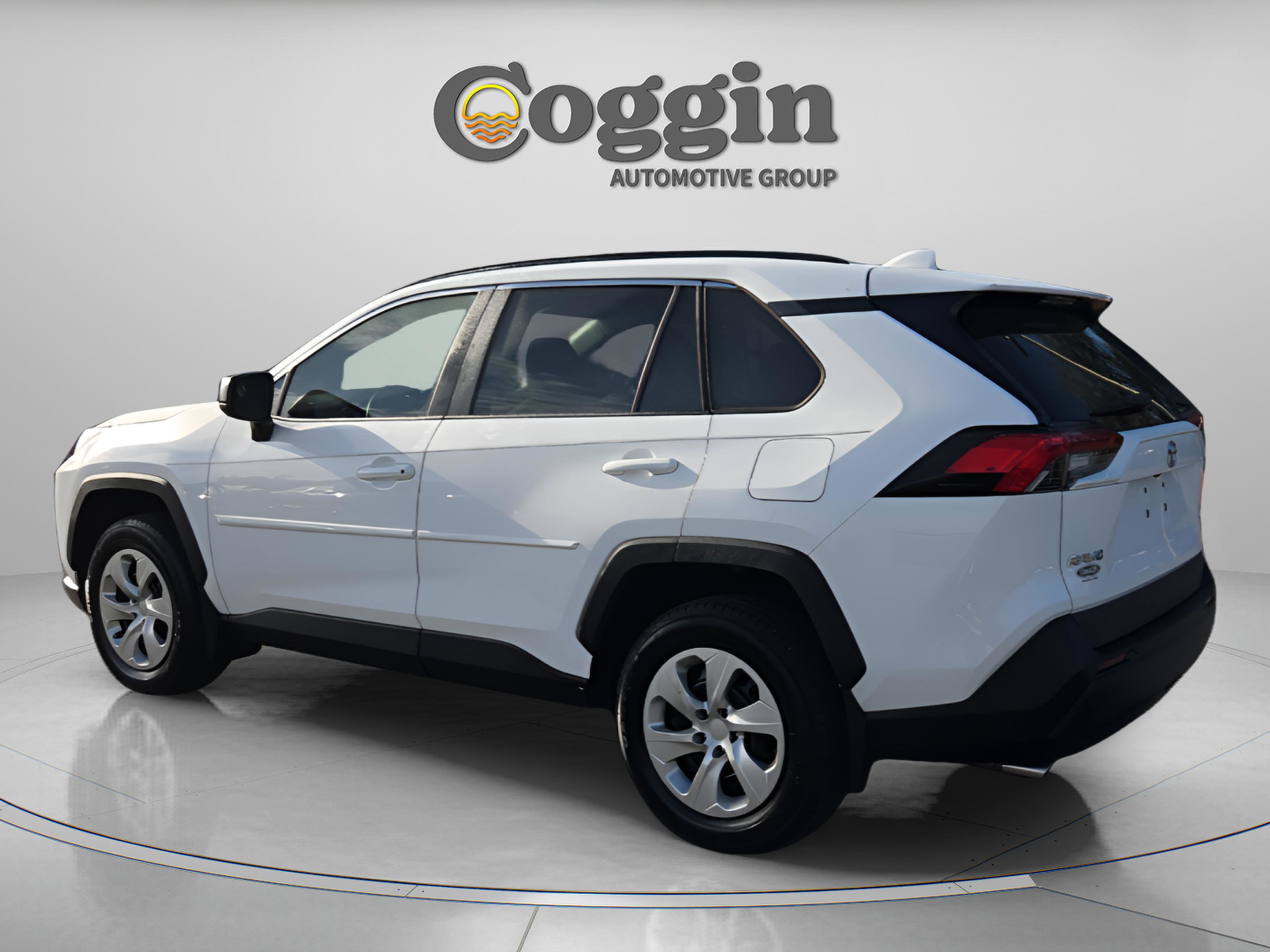 Used 2020 Toyota RAV4 LE image 4