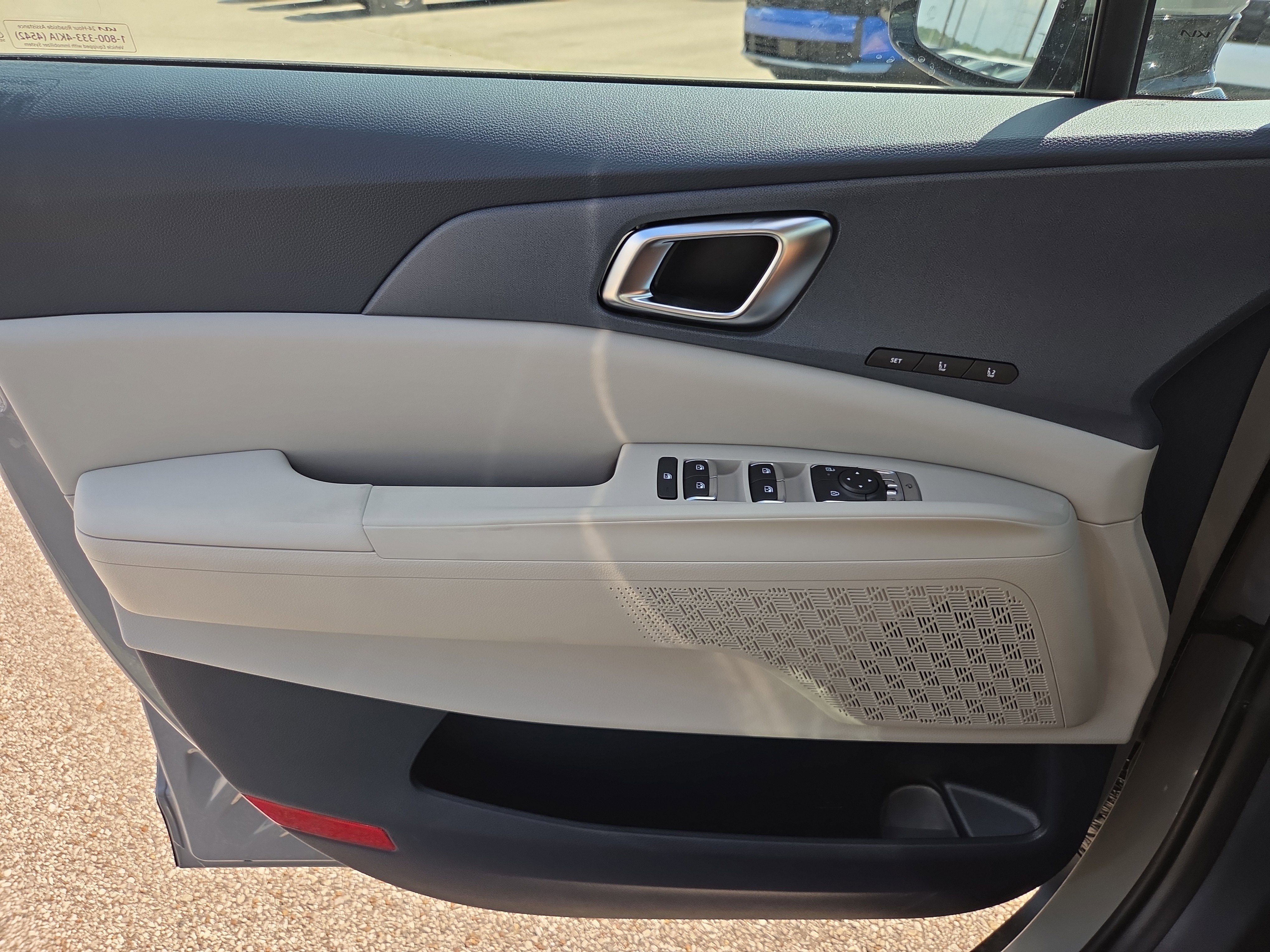 New 2026 Kia Carnival SX image 9