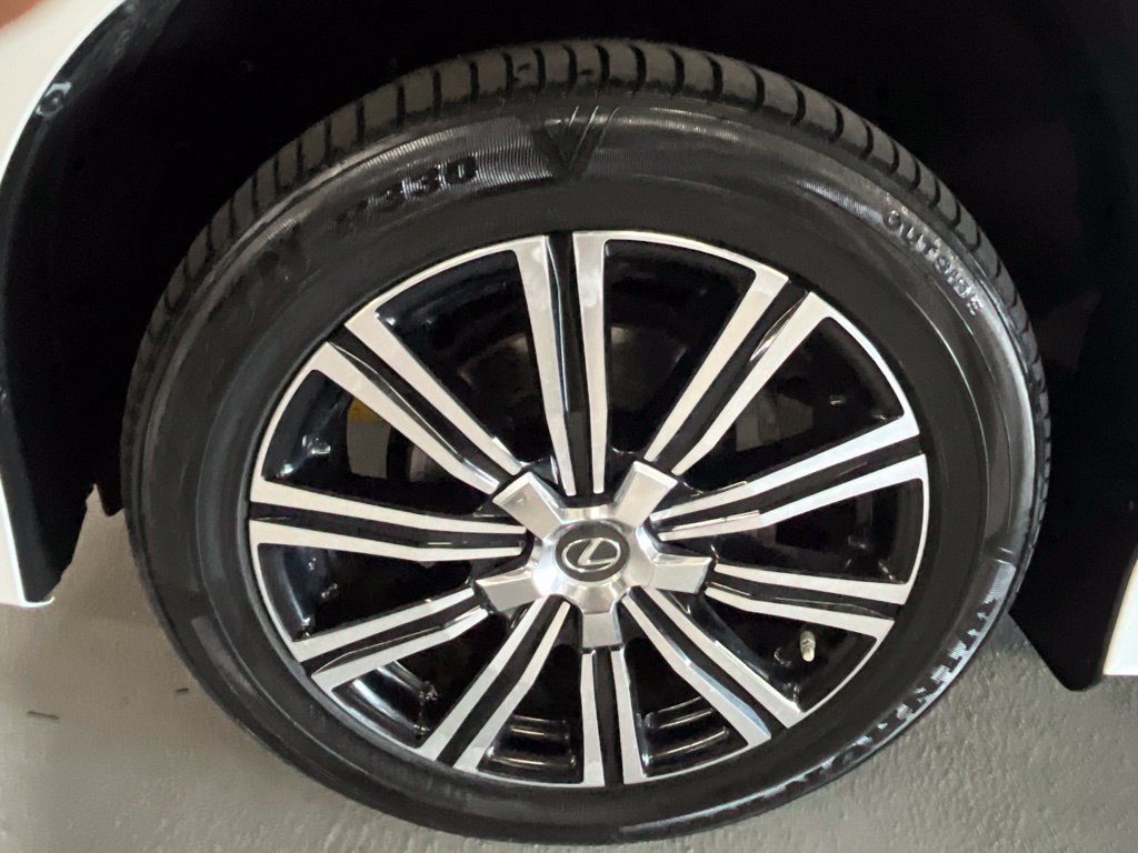 Used 2019 Lexus LX 570 4WD w/ Luxury Package image 5