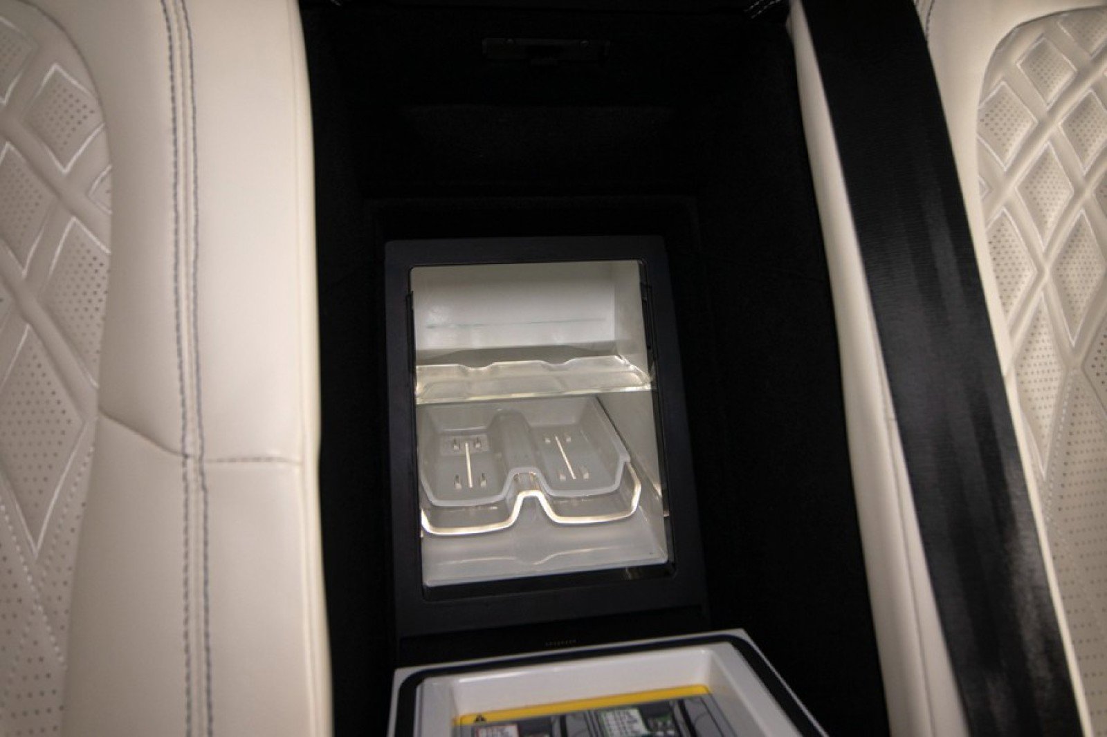 Used 2023 Bentley Flying Spur Azure image 46