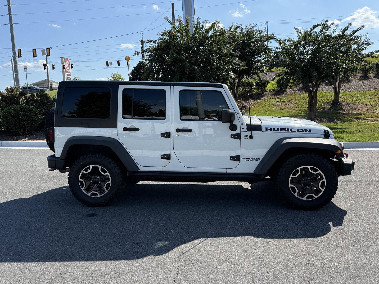 Used 2015 Jeep Wrangler Unlimited Rubicon AWD/4WD image 6