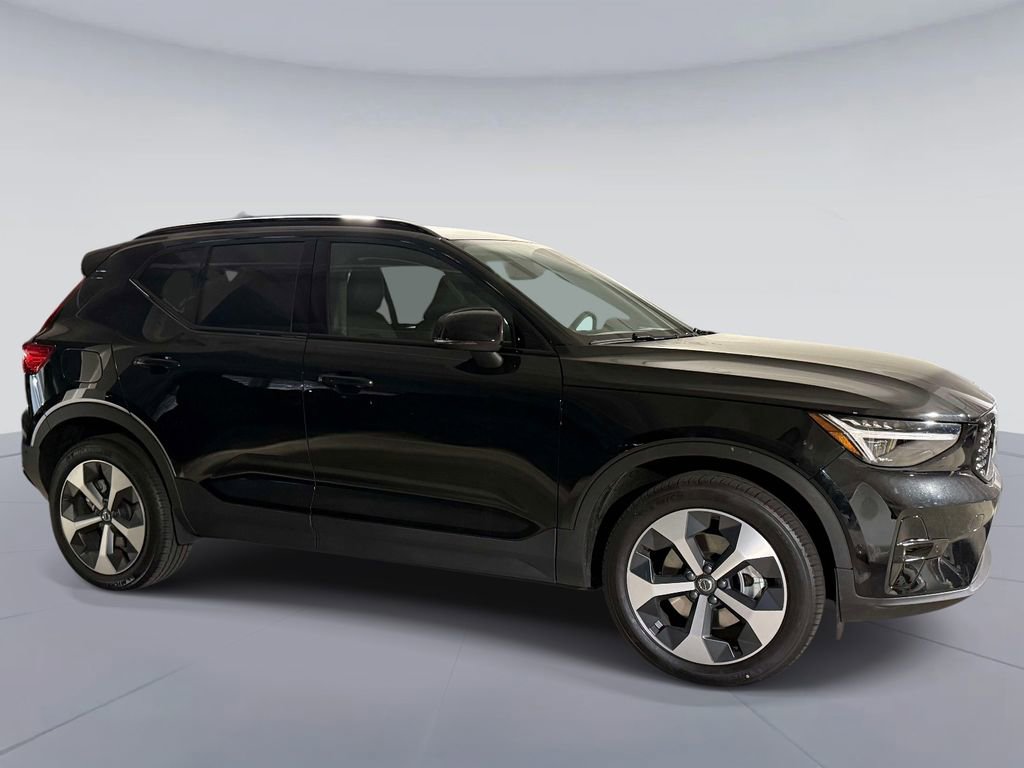 Used 2026 Volvo XC40 B5 Plus w/ Protection Package Premier image 2