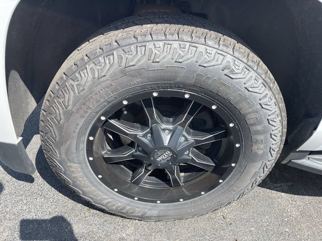 Used 2019 Chevrolet Tahoe LT AWD/4WD image 2