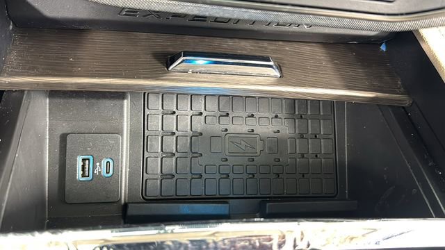 Used 2024 Ford Expedition Limited image 28