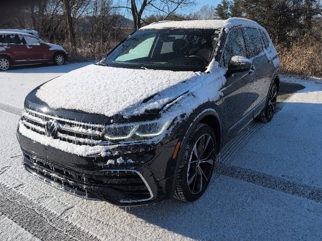 Used 2024 Volkswagen Tiguan SEL R-Line image 2