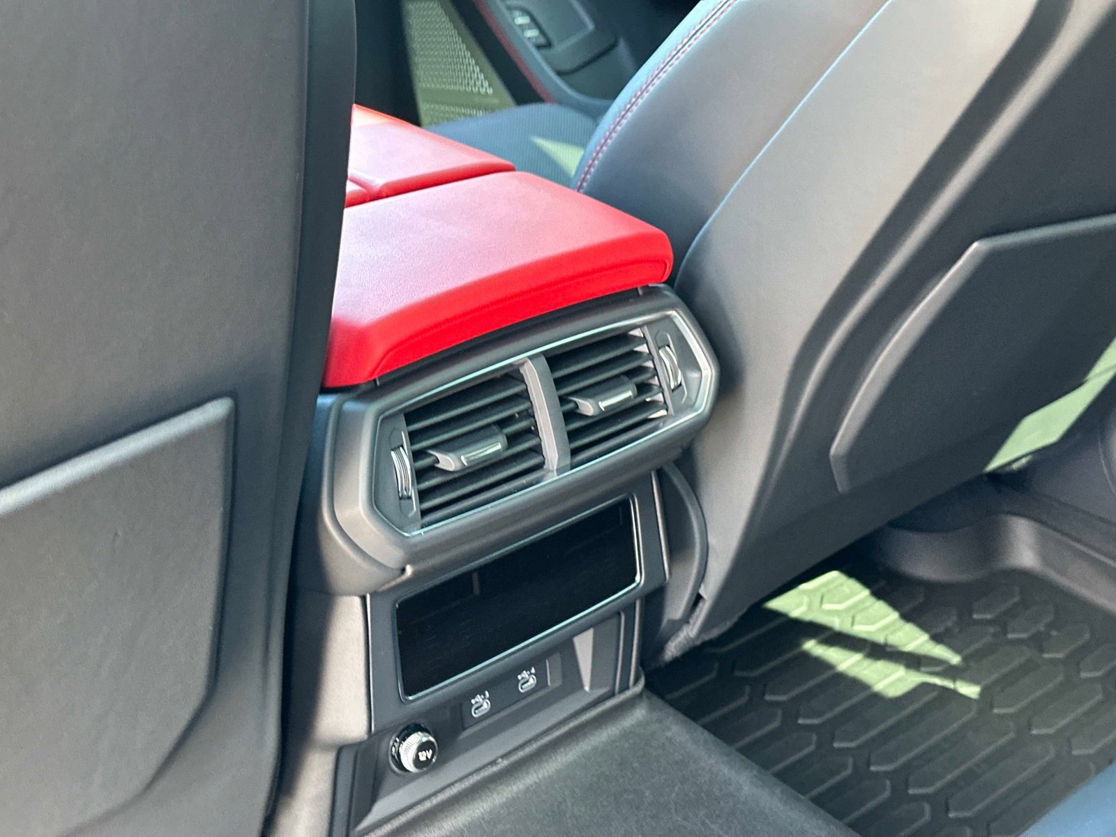 Used 2022 Lamborghini Urus image 17