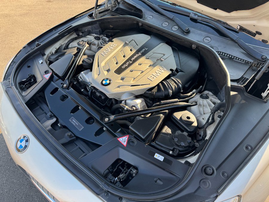 Used 2011 BMW 550i Gran Turismo xDrive image 24