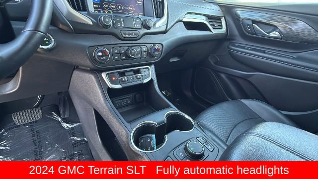 Used 2024 GMC Terrain SLT AWD/4WD image 13