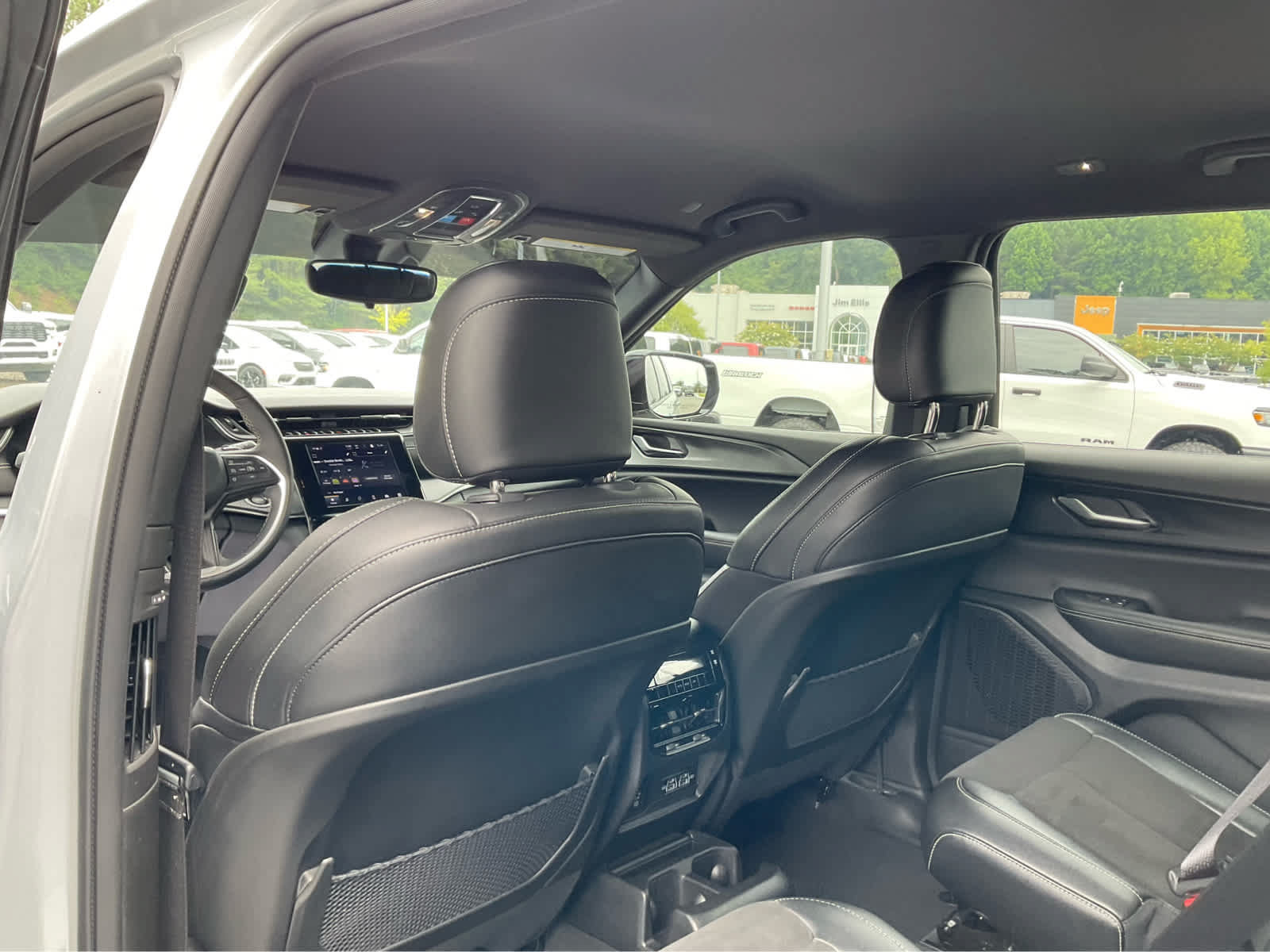 Used 2023 Jeep Grand Cherokee L Laredo RWD image 23