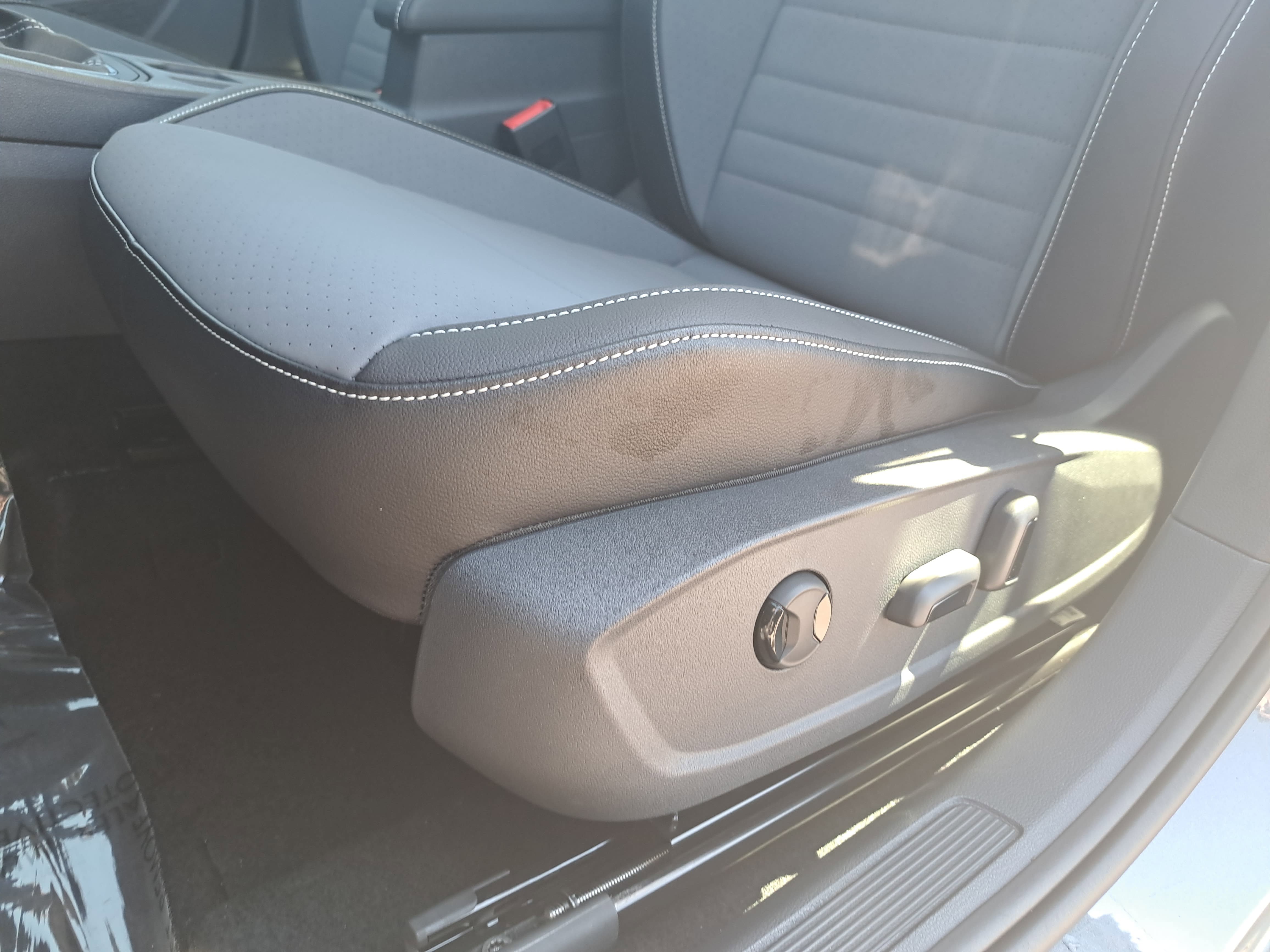 New 2026 Volkswagen Jetta SE FWD image 26