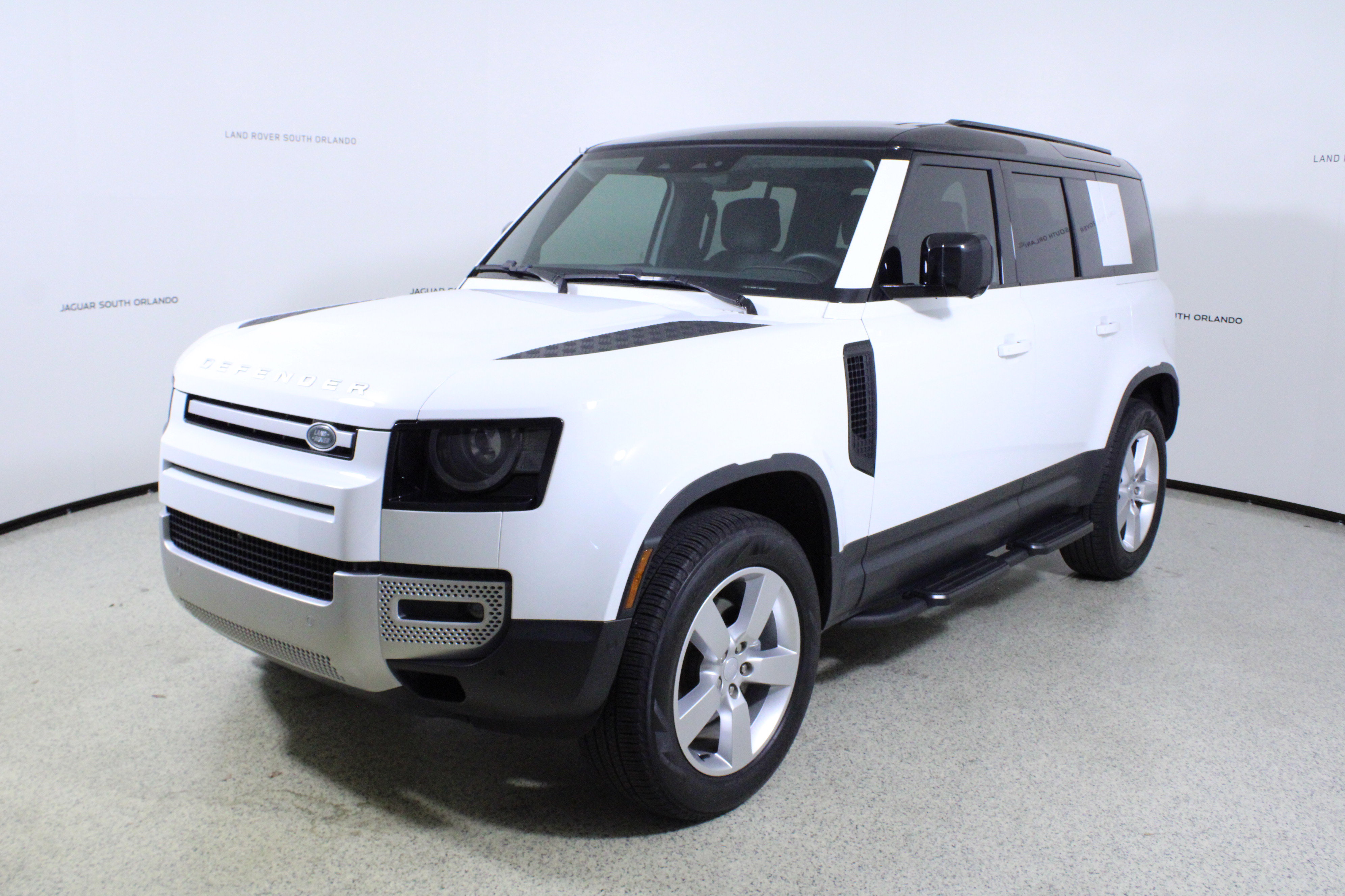 Used 2025 Land Rover Defender 110 S image 4