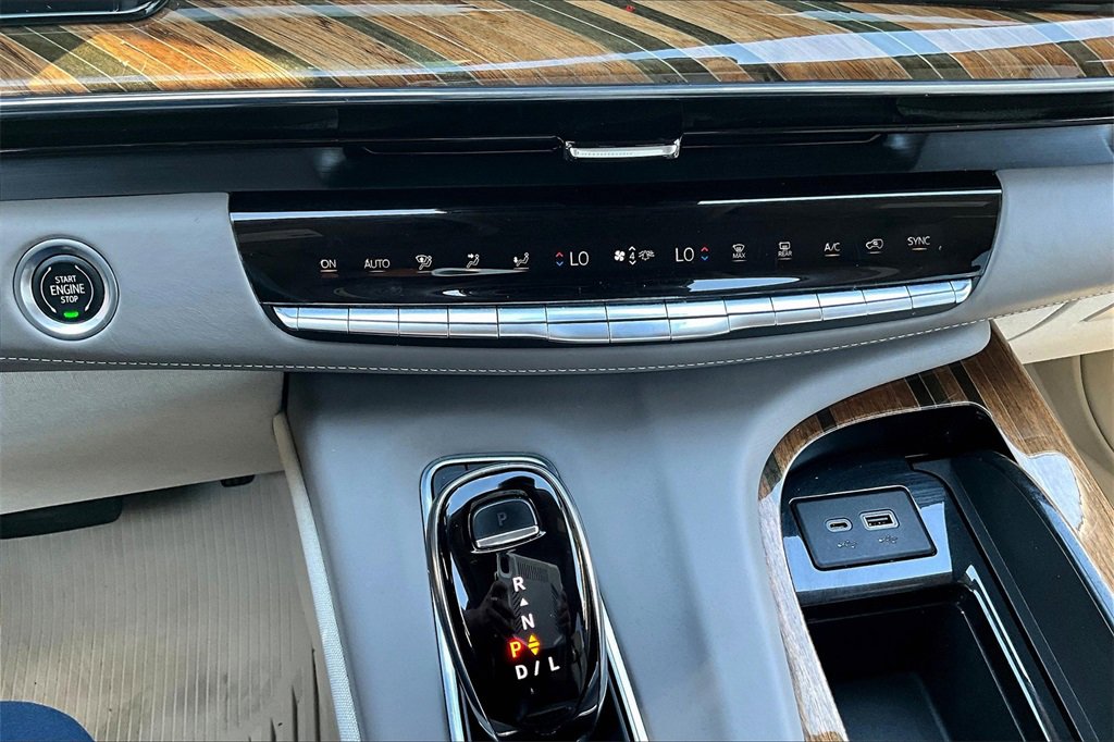 Used 2021 Cadillac Escalade Premium Luxury Platinum w/ Heavy-Duty Trailer Package image 32