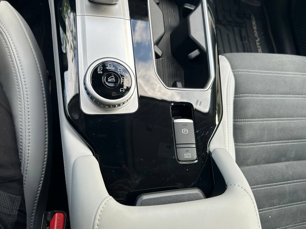 Used 2025 Mitsubishi Outlander SE FWD image 22