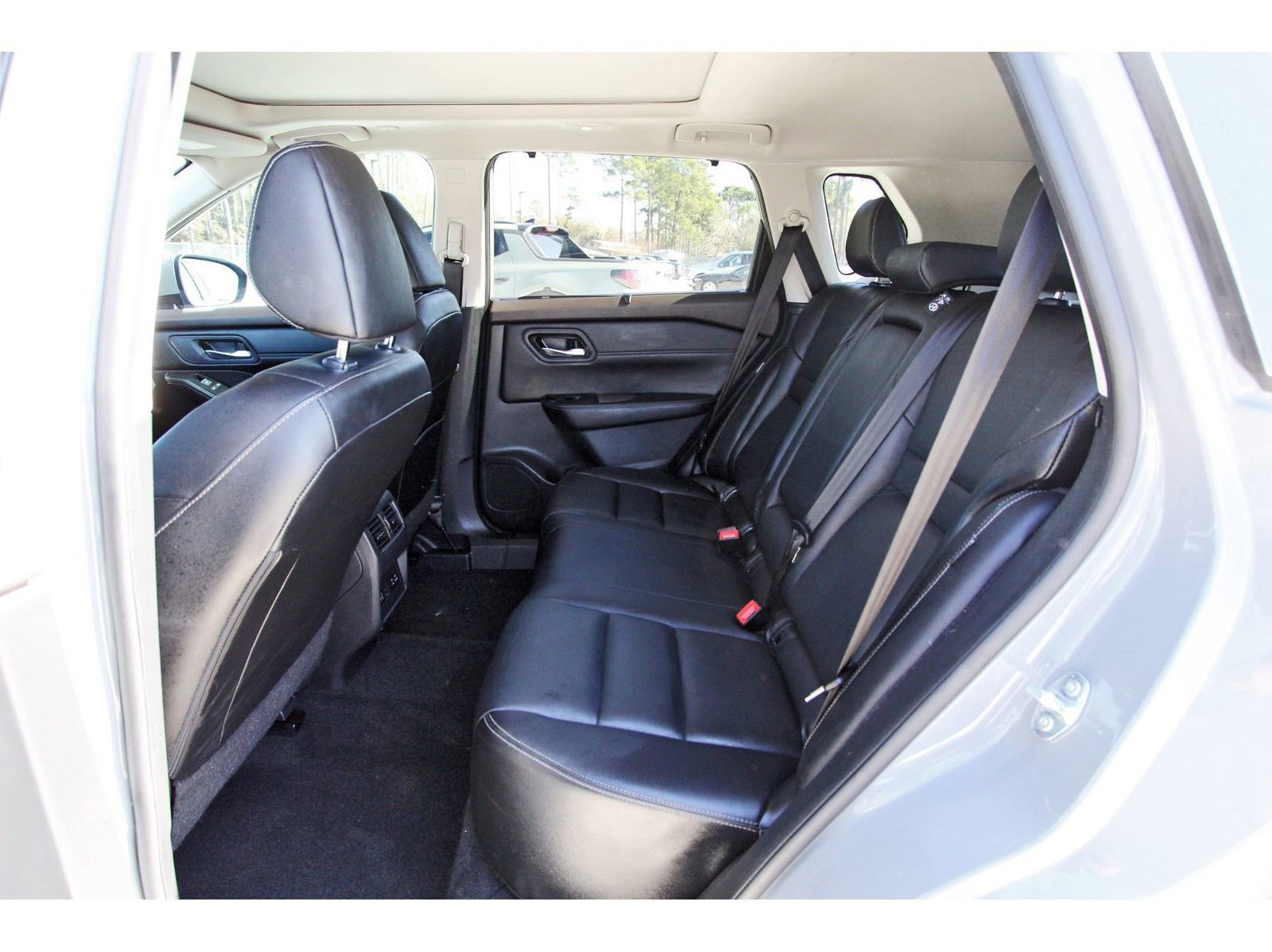 Used 2023 Nissan Rogue SL w/ SL Premium Package image 10