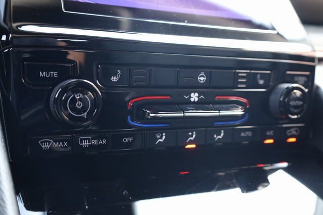 Used 2022 Jeep Grand Cherokee Laredo w/ Luxury Tech Group I image 18