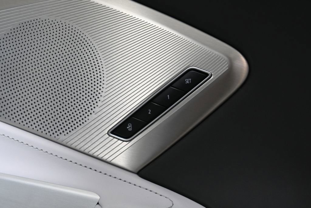 Used 2021 Chevrolet Corvette Stingray Premium Conv w/ Z51 Performance Package RWD image 31