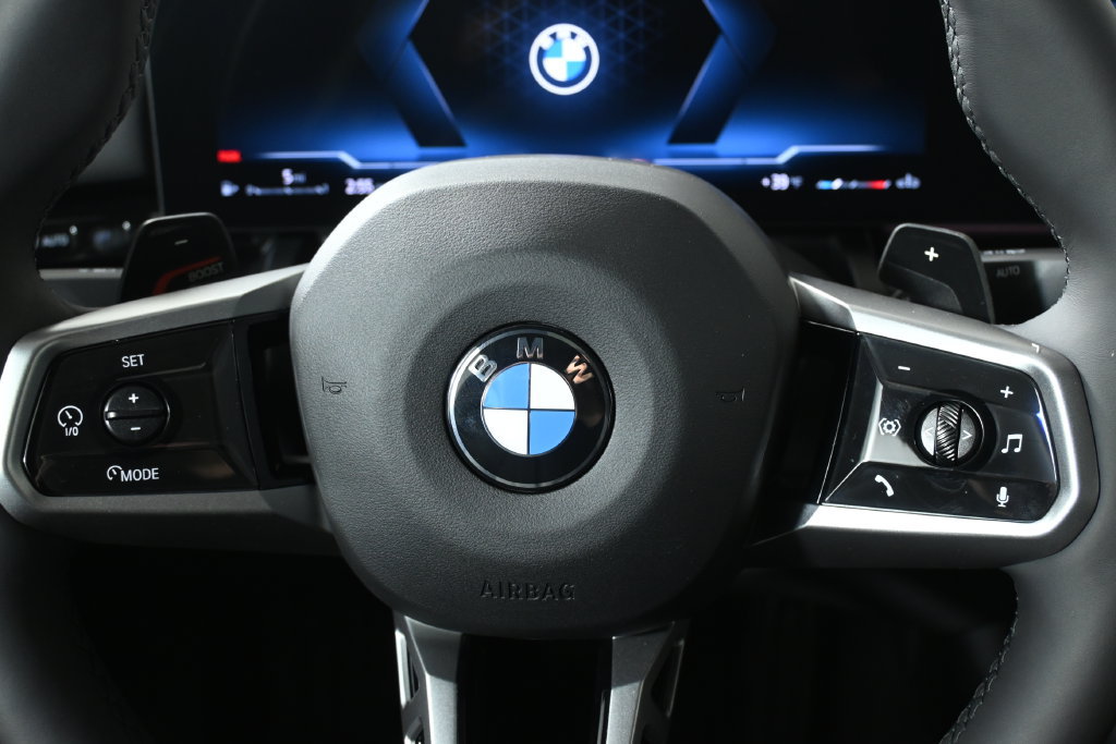 Used 2026 BMW 530i xDrive w/ M Sport Package AWD/4WD image 19