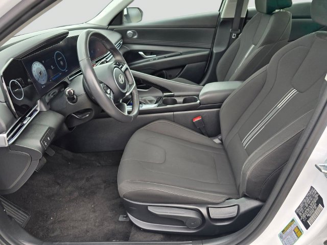 Used 2025 Hyundai Elantra SEL FWD image 18