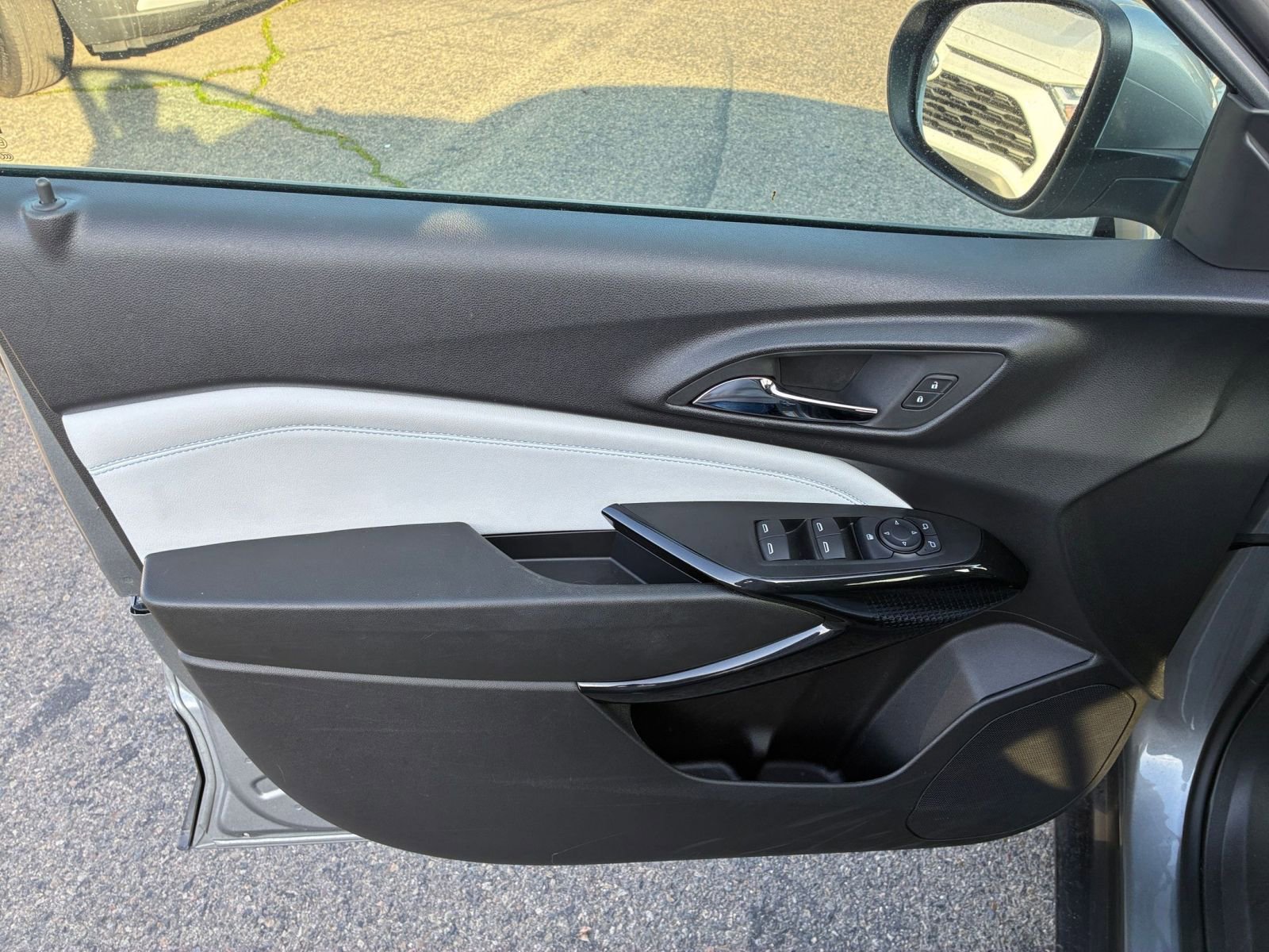 Used 2025 Chevrolet Trax LT image 20