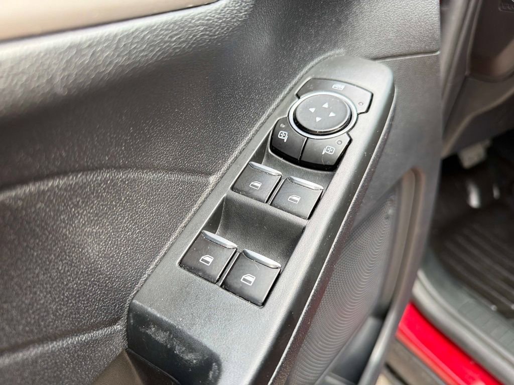 Used 2022 Ford Escape SEL w/ Technology Package AWD/4WD image 19