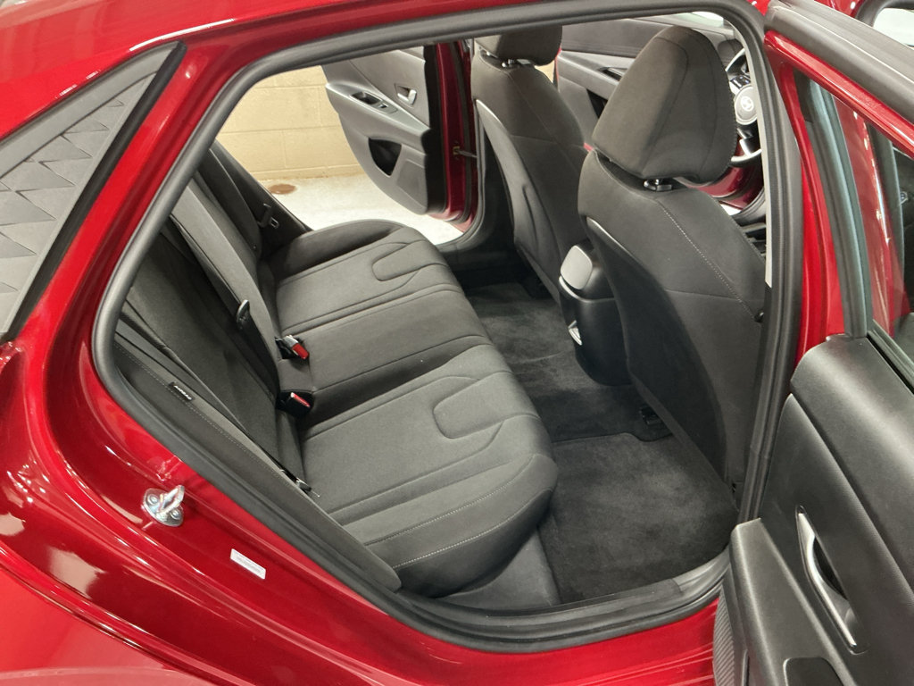 Certified 2025 Hyundai Elantra SE FWD image 9