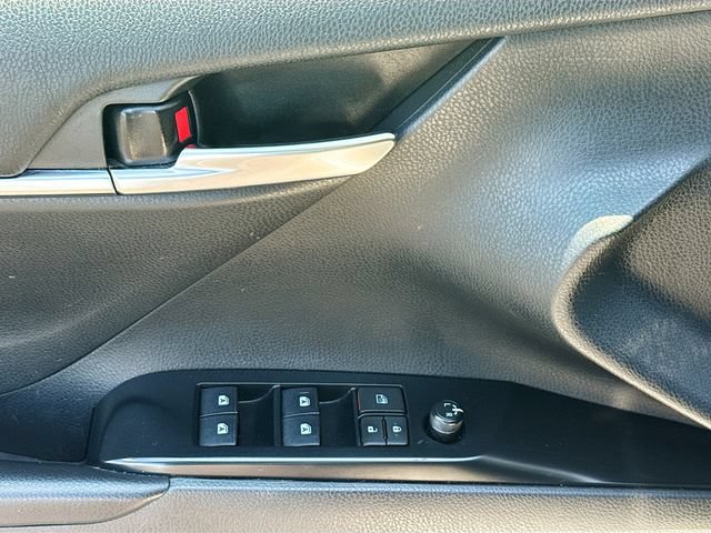 Used 2018 Toyota Camry LE FWD image 23