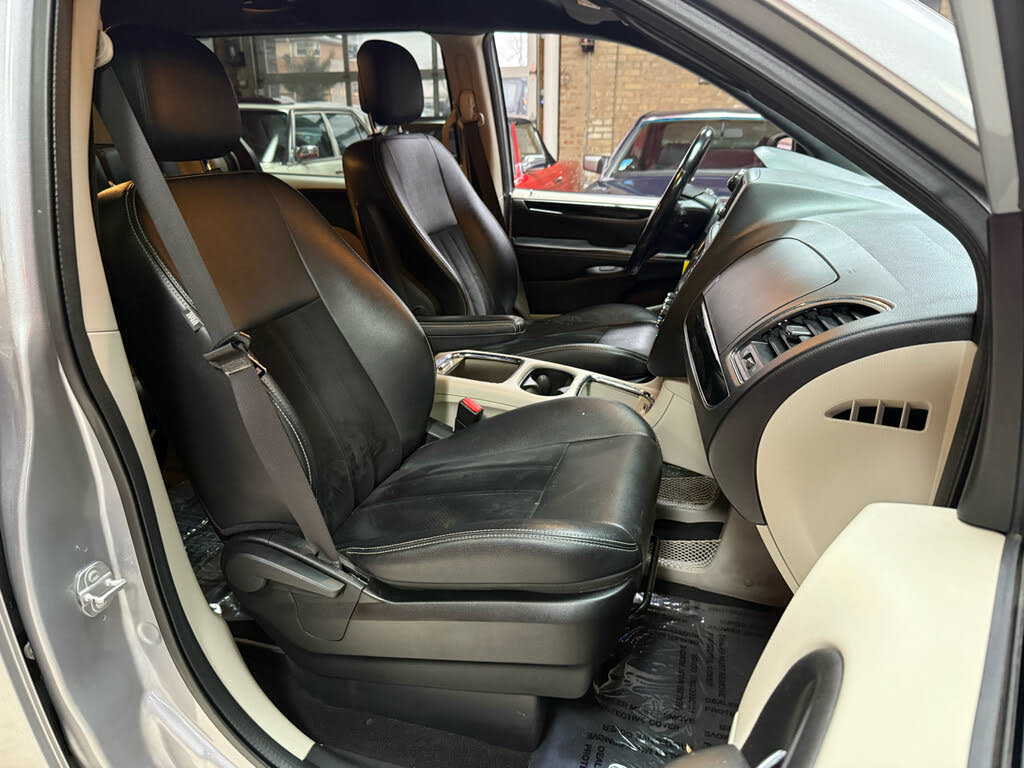 Used 2018 Dodge Grand Caravan SXT FWD image 25