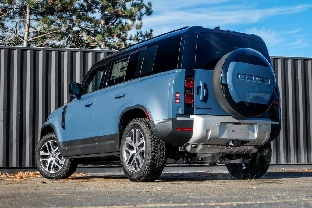 Used 2025 Land Rover Defender 110 S image 2