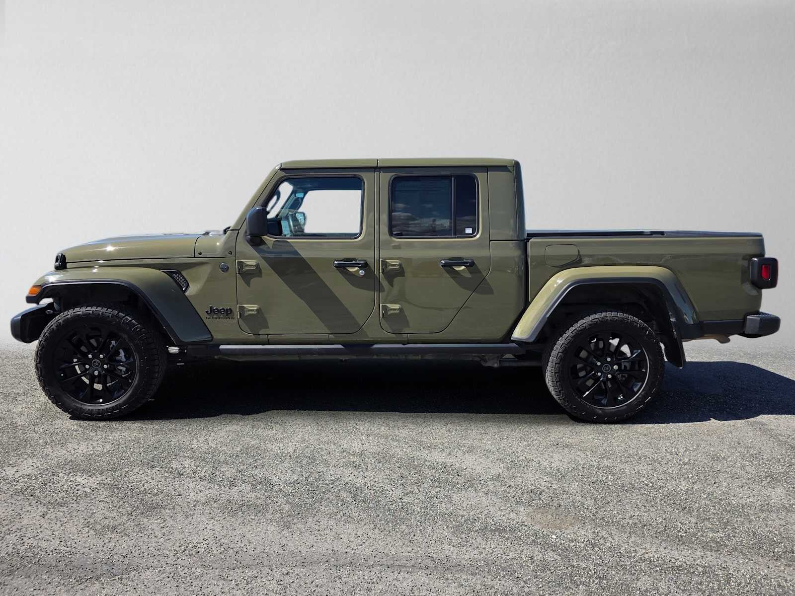 Used 2025 Jeep Gladiator Sport AWD/4WD image 6