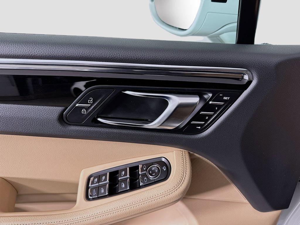 Used 2025 Porsche Macan image 20