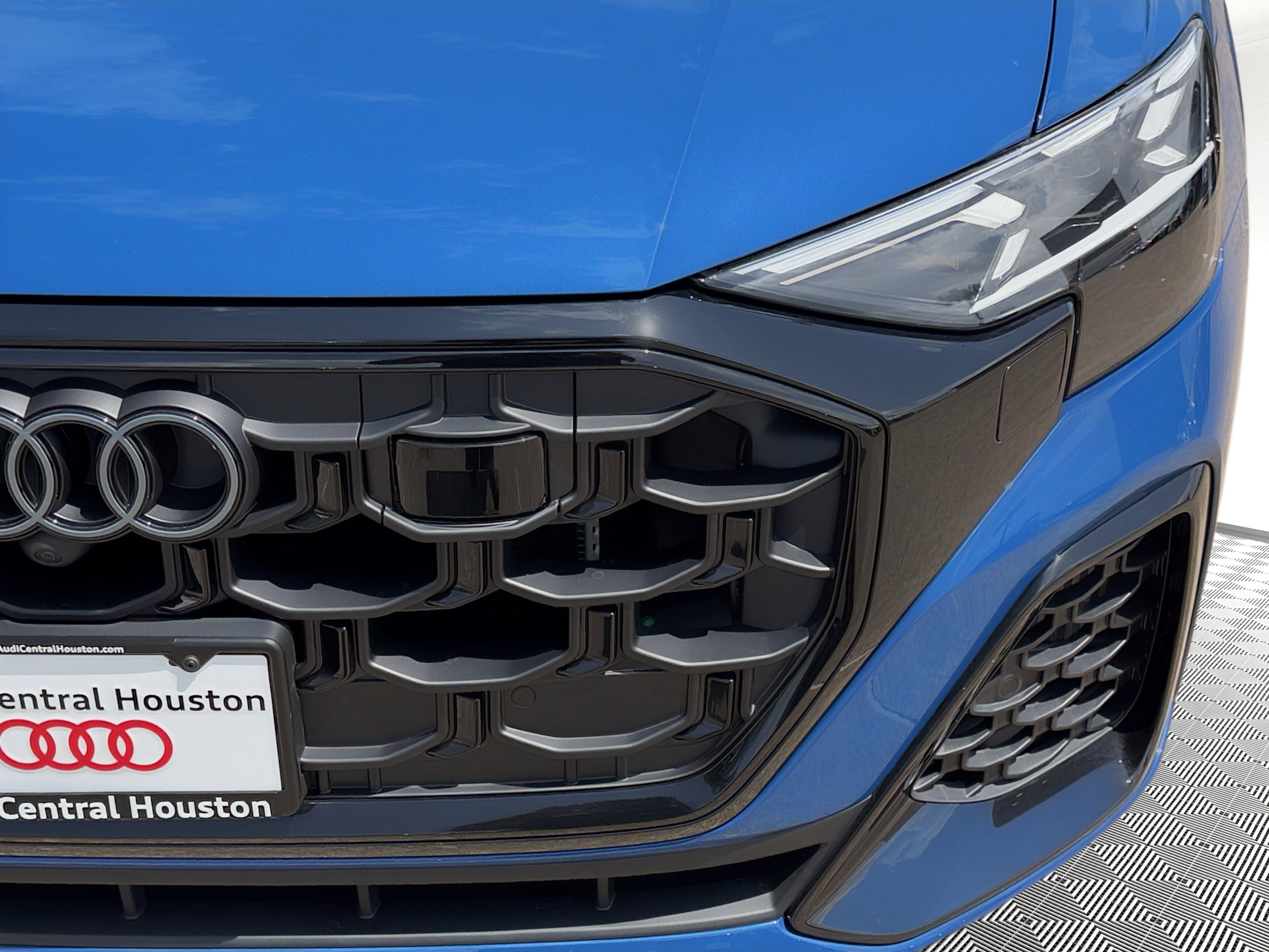 New 2026 Audi SQ8 Prestige AWD/4WD image 11