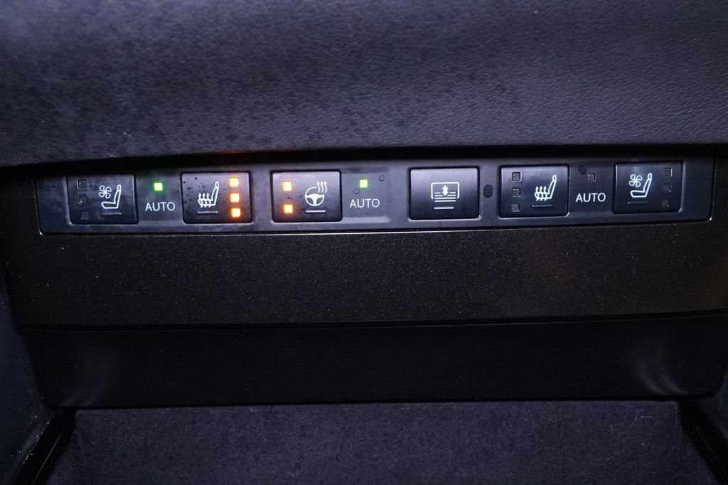 Used 2023 Lexus ES 350 Luxury w/ Accessory Package (Z2) image 34