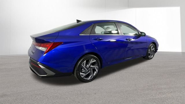 Used 2025 Hyundai Elantra Limited FWD image 9