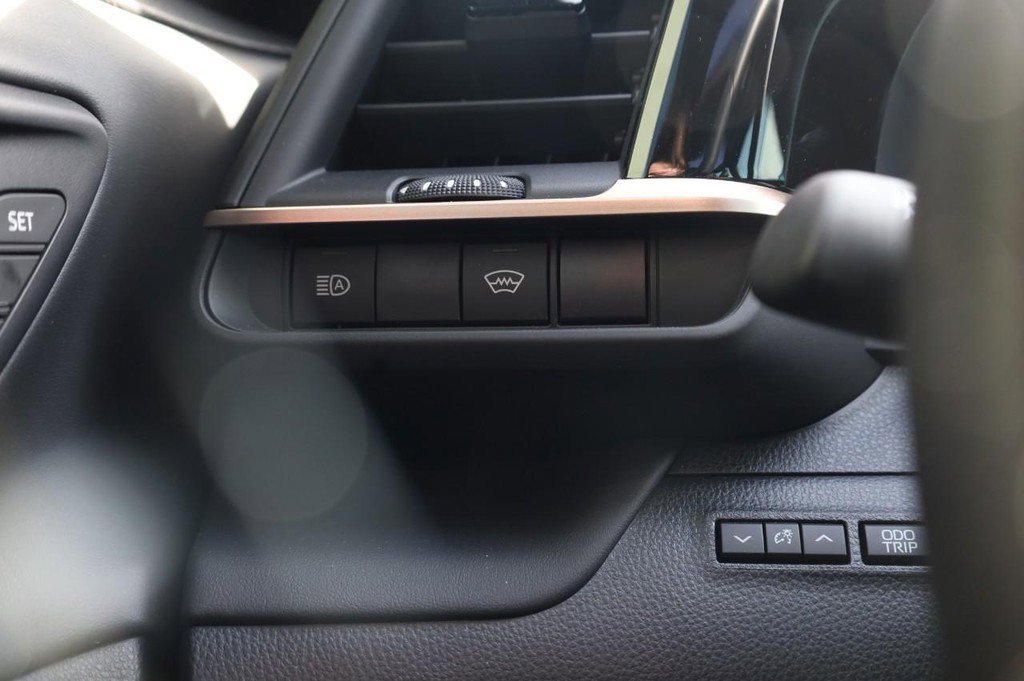 New 2025 Toyota Crown Platinum image 20