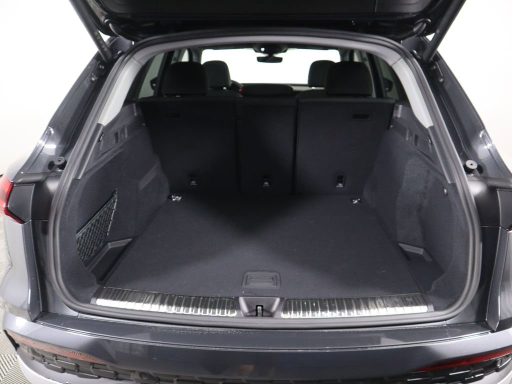 Used 2025 Audi Q5 Premium w/ Convenience Package image 31